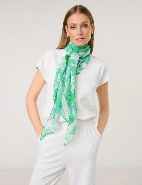 lightweight-triangular-scarf-110.jpg