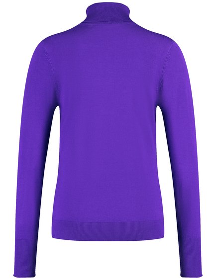 basic-jumper-with-a-turtleneck-03.jpg