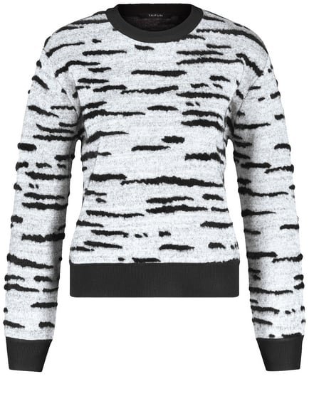 pullover-mit-flauschigen-details-02.jpg