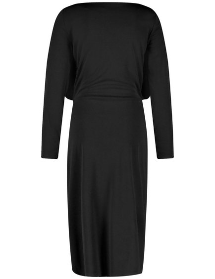 feminines-kleid-mit-wasserfallausschnitt-03.jpg