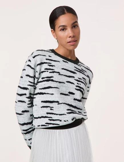 pullover-mit-flauschigen-details-110.jpg