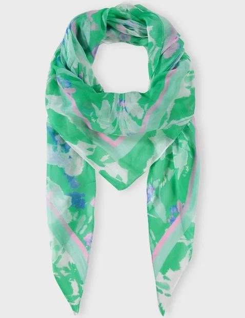 lightweight-triangular-scarf-02.jpg