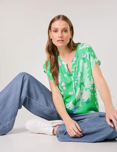 short-sleeve-blouse-with-a-floral-print-102.jpg