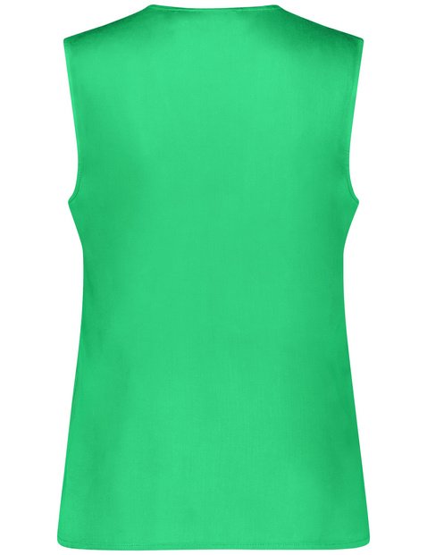 blouse-top-with-a-v-neckline-03.jpg