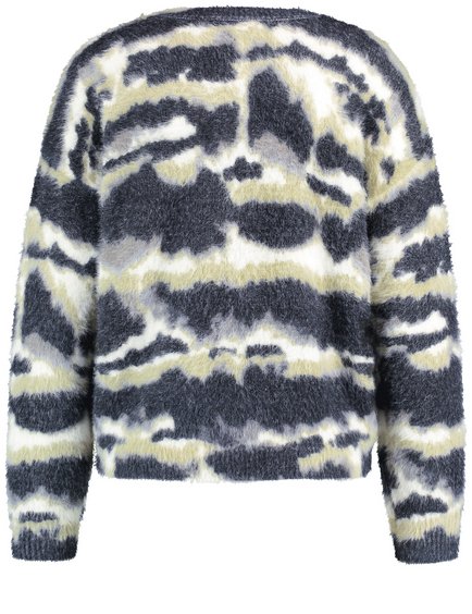 fluffy-knit-jumper-with-pattern-03.jpg