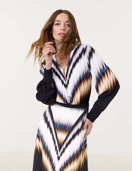 blouse-with-a-striking-print-110.jpg