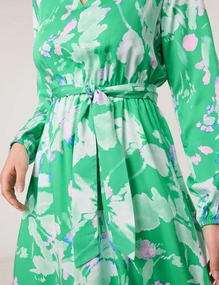 knee-length-dress-with-a-floral-pattern-100.jpg
