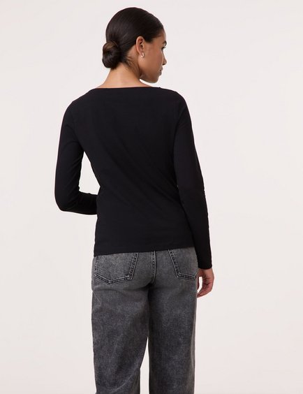 verziertes-langarmshirt-aus-bio-baumwolle-104.jpg