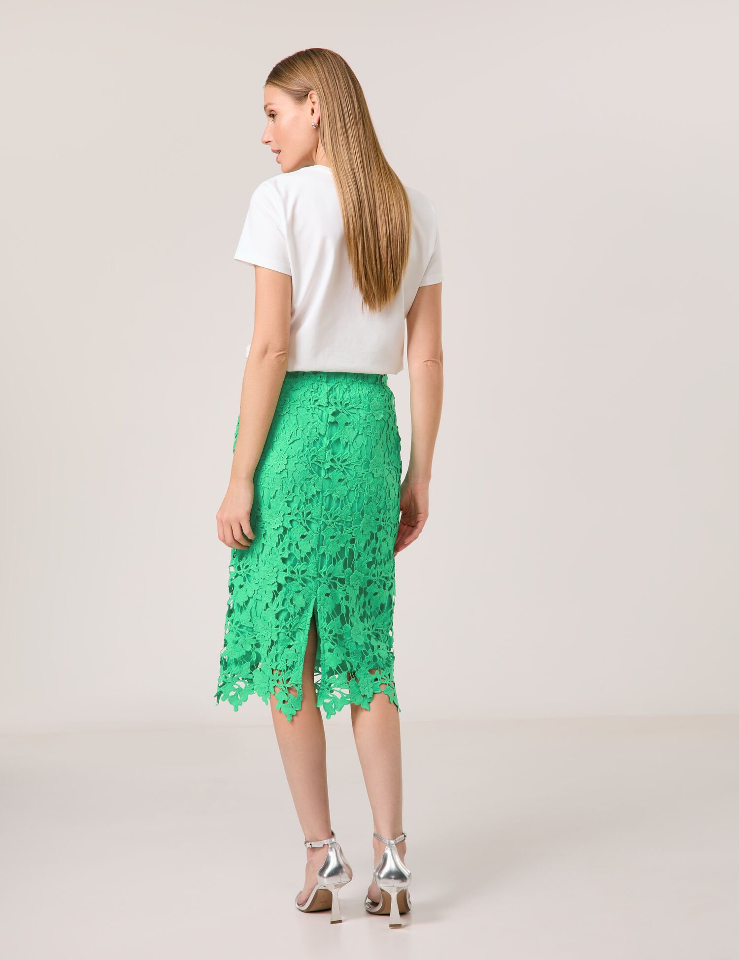 elegant-skirt-made-of-3d-lace-104.jpg