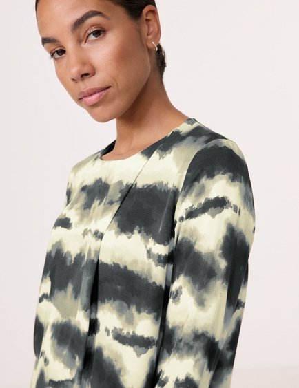 blusenshirt-mit-allover-print-100.jpg