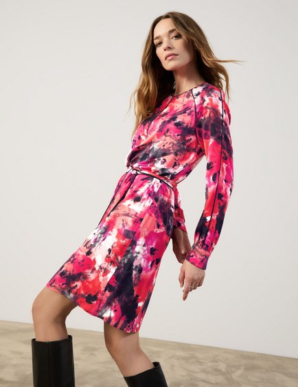 gemustertes-kleid-mit-bindeguertel-102.jpg