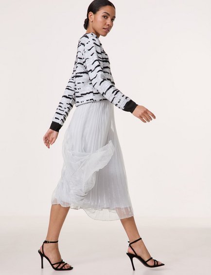pleated-skirt-with-a-glitter-effect-102.jpg