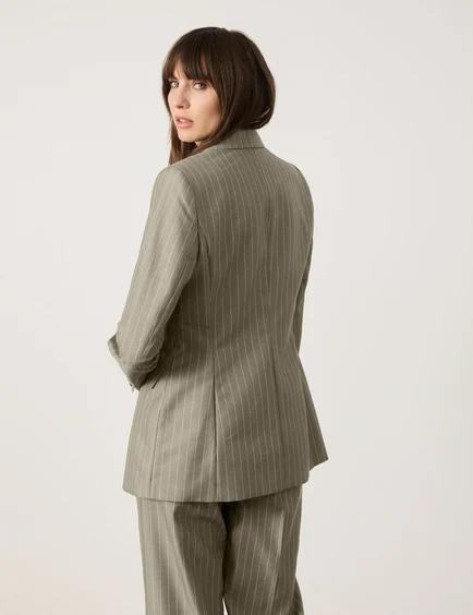 eleganter-blazer-mit-nadelstreifen-104.jpg