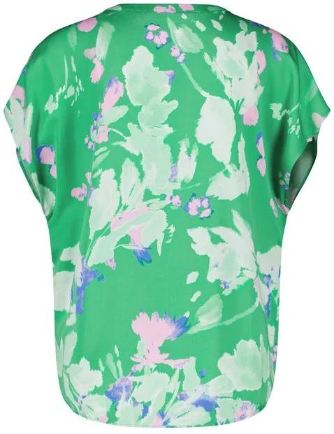 short-sleeve-blouse-with-a-floral-print-03.jpg