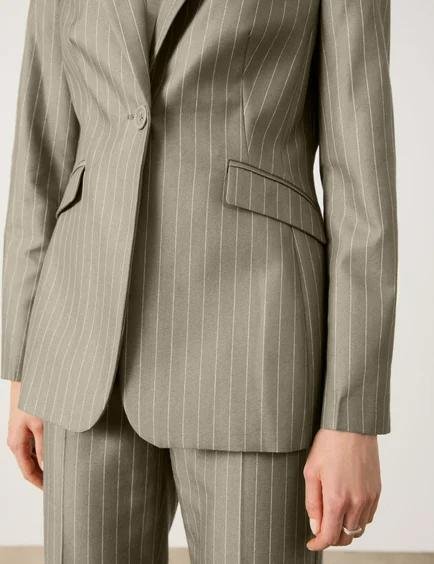eleganter-blazer-mit-nadelstreifen-100.jpg