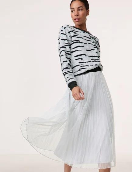 pullover-mit-flauschigen-details-102.jpg