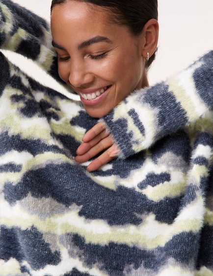 fluffy-knit-jumper-with-pattern-100.jpg
