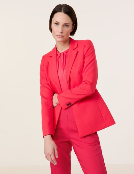 taillierter-blazer-mit-stitchings-110.jpg