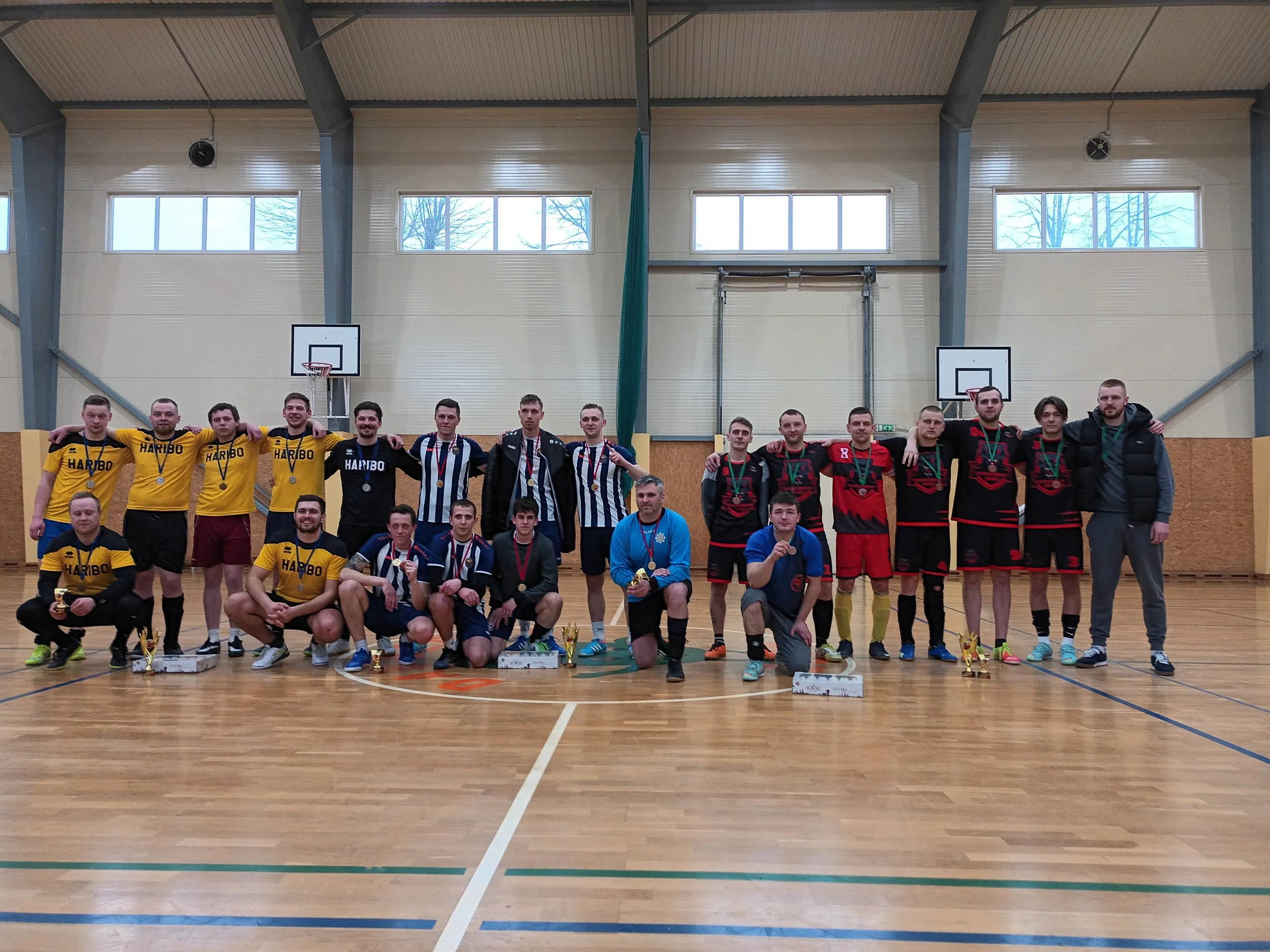 Daudzesē aizvadīts telpu futbola turnīrs