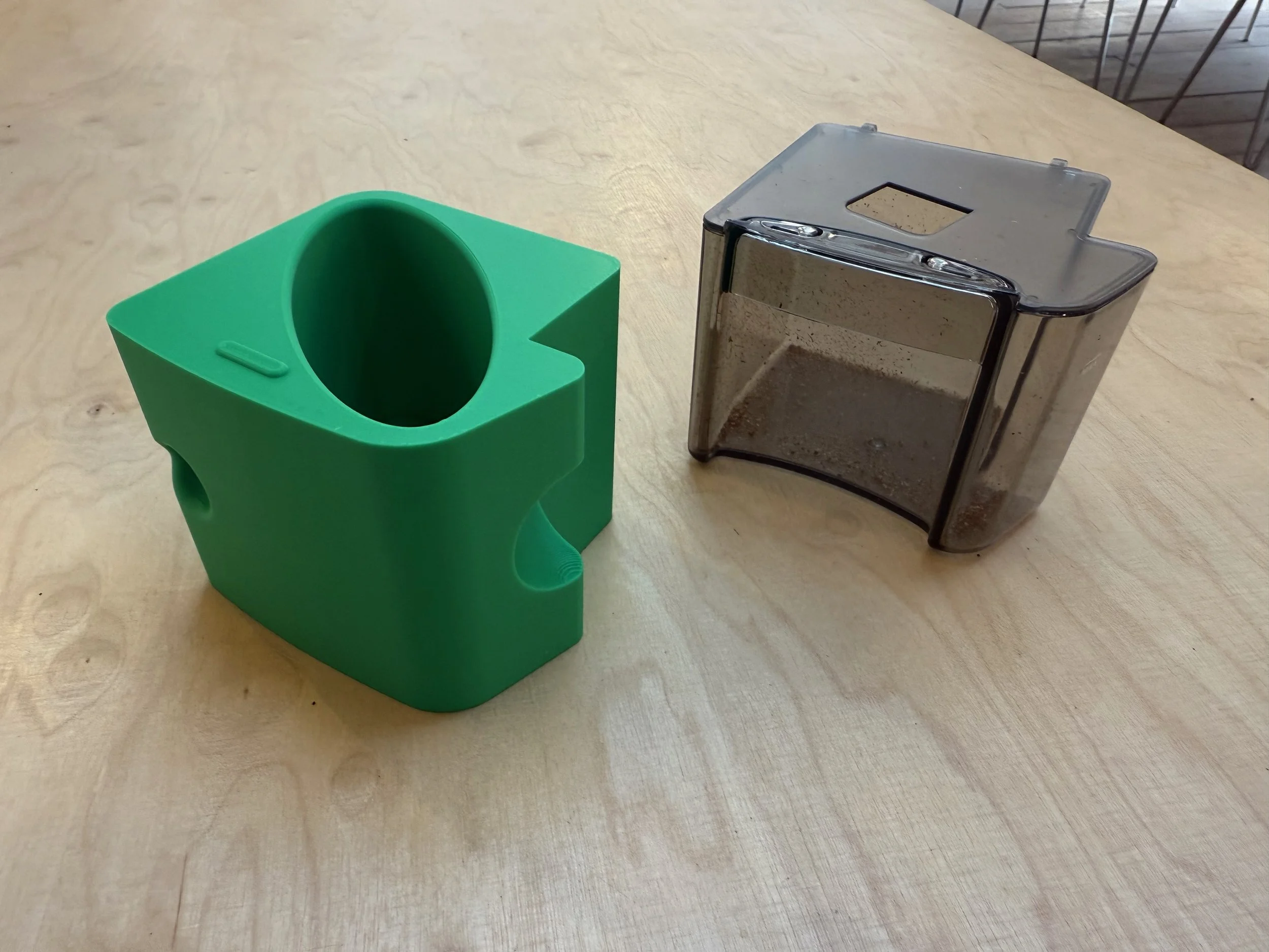dell-anno-wilfa-svart-grind-hopper-3d-printed-old-and-new-02-plymouth.jpg