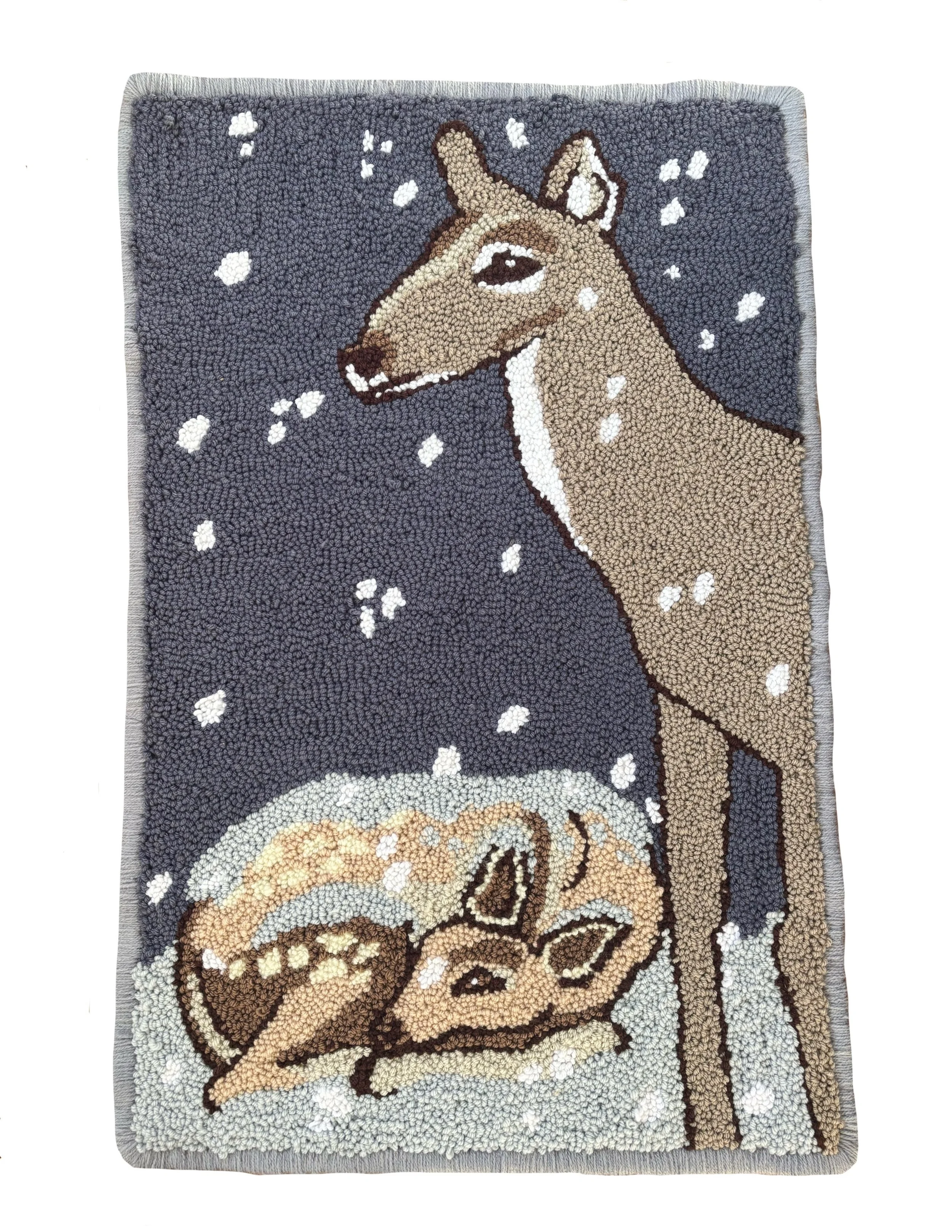 𝑫𝒐𝒆 𝒌𝒆𝒆𝒑𝒔 𝒂𝒏 𝒆𝒚𝒆 𝒐𝒖𝒕 𝒂𝒔 𝒇𝒂𝒘𝒏 𝒓𝒆𝒔𝒕𝒔 (𝒎𝒂𝒏𝒚 𝒎𝒐𝒏𝒕𝒉𝒔 𝒍𝒂𝒕𝒆𝒓)