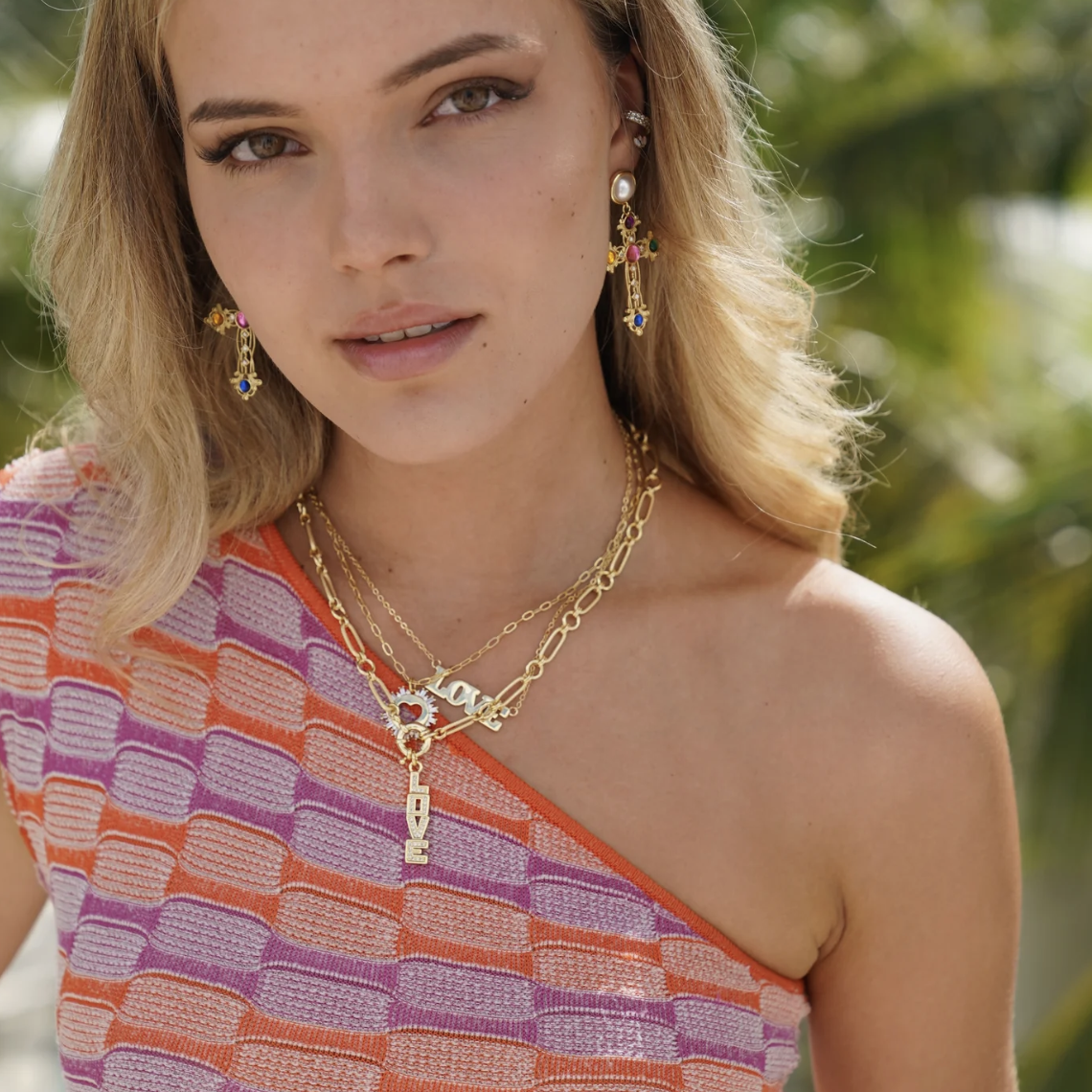 Big-Love-Necklace-model-2.png