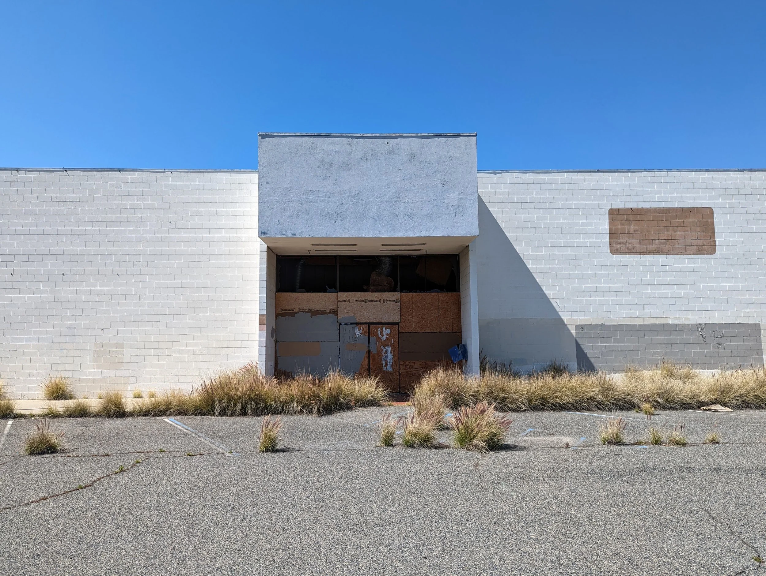Forlorn Furniture Store, San Marcos, CA