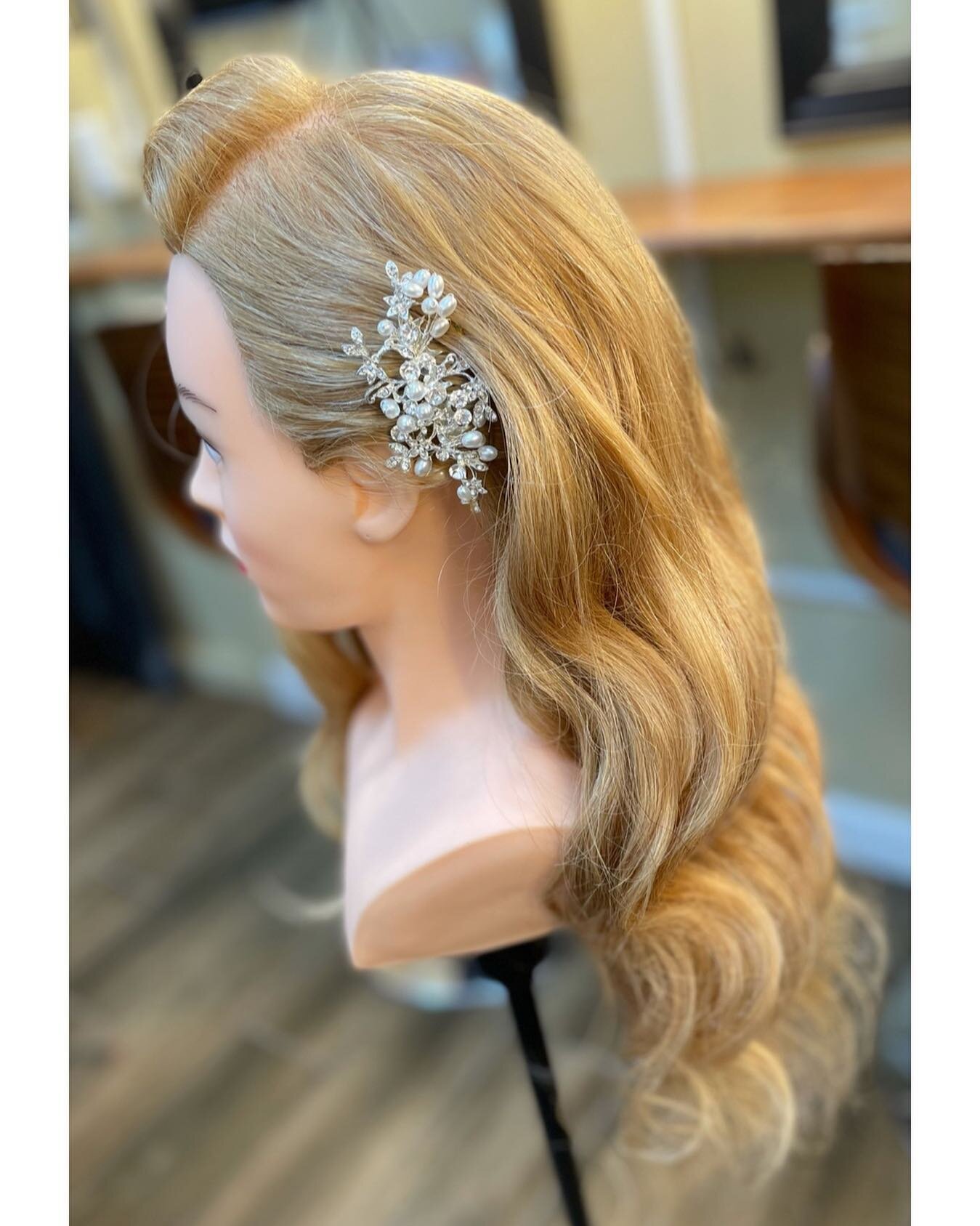 ✨Hollywood Waves✨
I&rsquo;m not mad at my 1st attempt creating these glamorous pin curl waves. 😅
Taught by the very talented @prettylilrenee 
.
.
.
.
.
#hollywoodwaves #hollywoodwaveshair #glamourous #oldhollywoodglamour  #oldhollywoodhair #bridalha