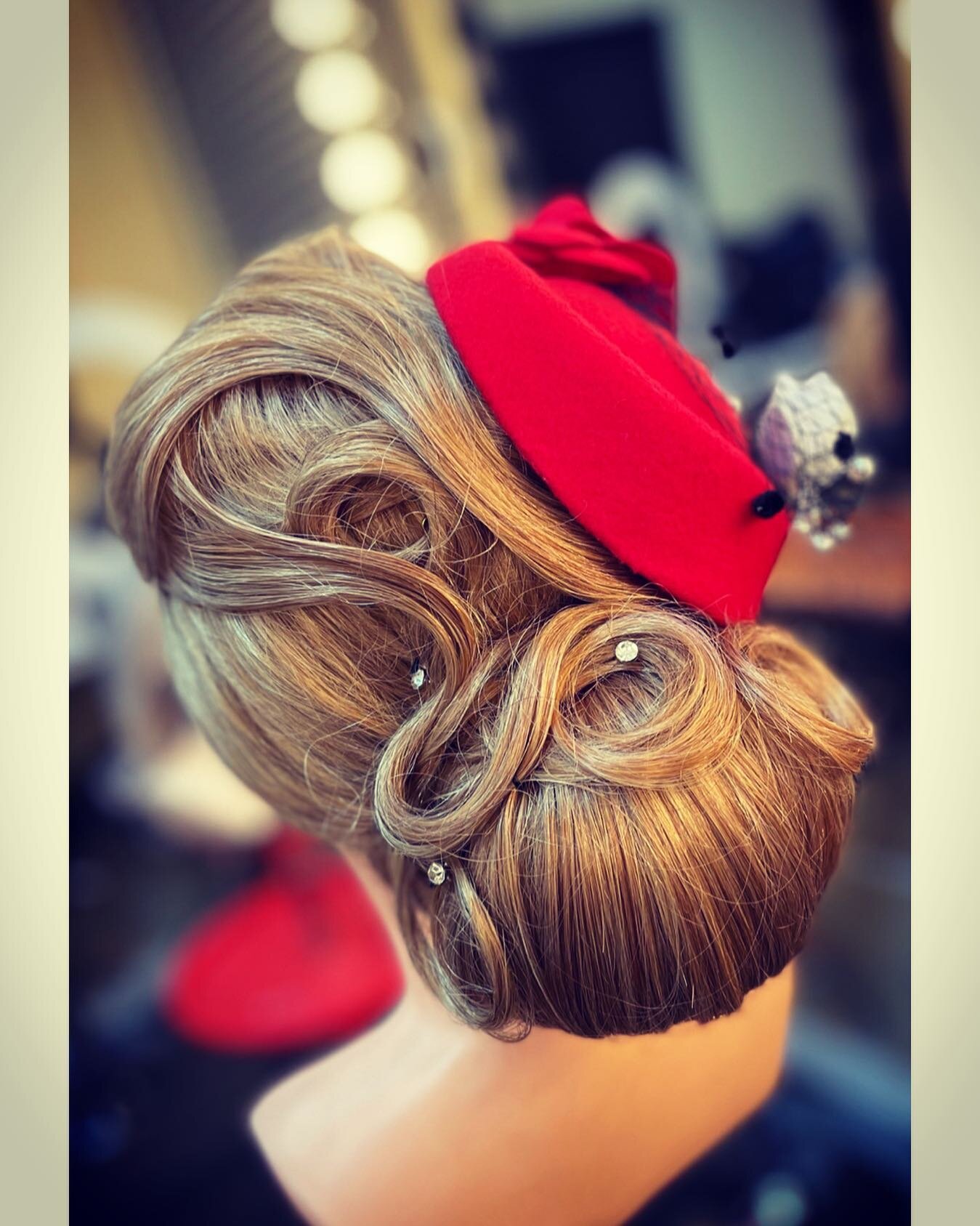 Cynthia Goes Retro Part II 💋💋
I&rsquo;m so proud to say that finished my bridal hairstyling classes and am now certified!  Hairstyling will always be a work in progress for me, but I&rsquo;m getting there! Biggest thank you to @prettylilrenee for t