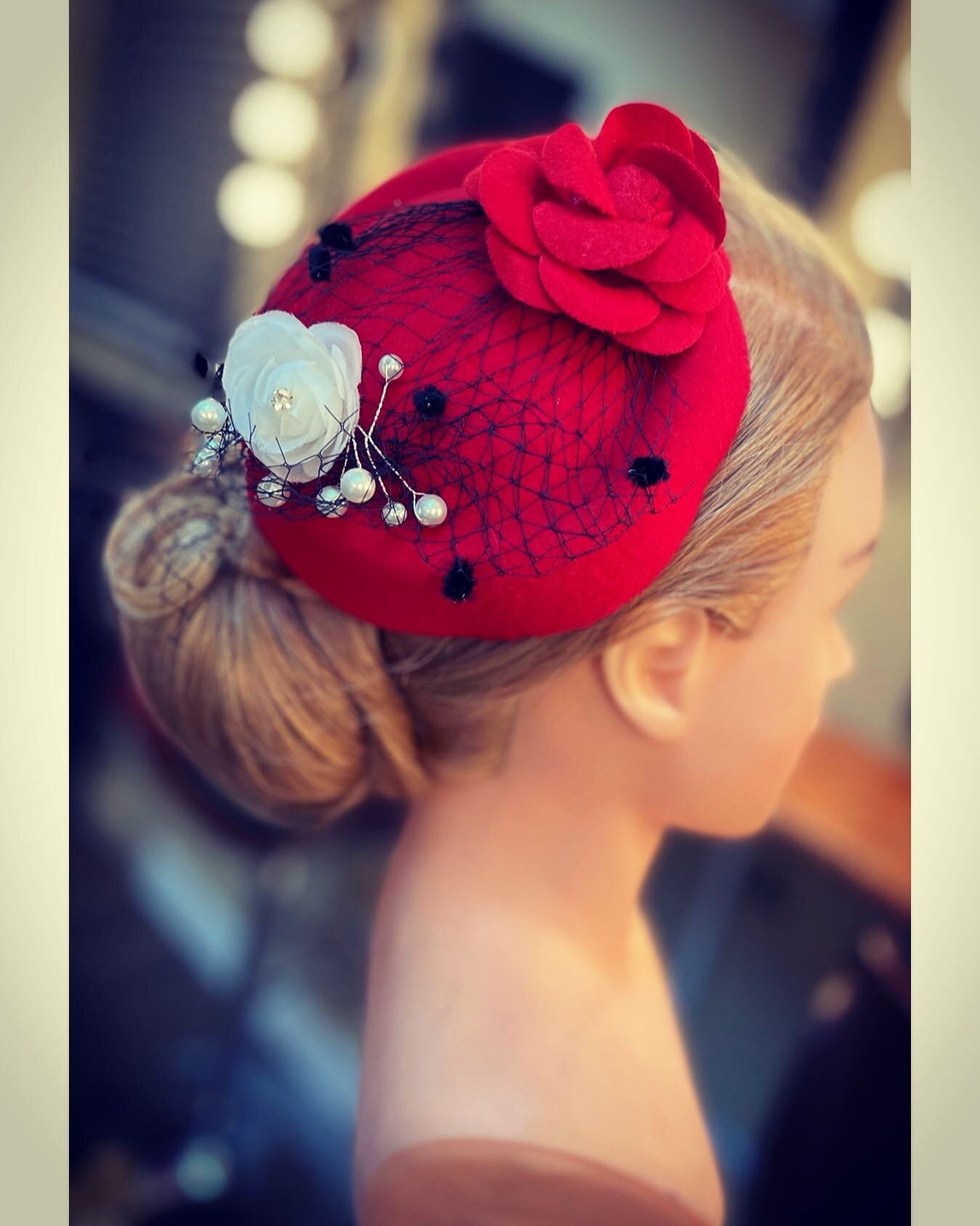 Cynthia Goes Retro Part II 💋💋
I&rsquo;m so proud to say that finished my bridal hairstyling classes and am now certified!  Hairstyling will always be a work in progress for me, but I&rsquo;m getting there! Biggest thank you to @prettylilrenee for t