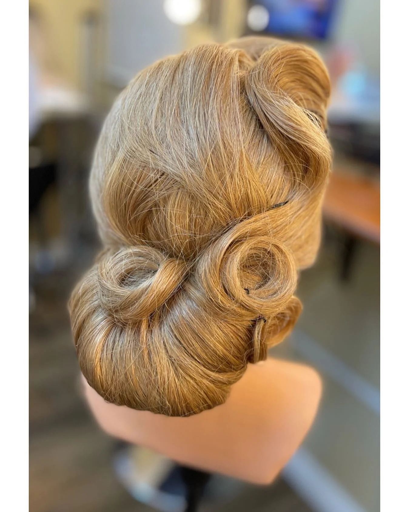 Cynthia Goes Retro! 🌟🌟A vintage updo taught by the lovely @prettylilrenee 
.
.
.
.
.
#vintageupdo #vintagehairstyle #retroaesthetic #retroupdo #retrohairstyle #vintagebride #retrobride #pincurls #pincurlsandwaves #bridalhair #mannequin  #bridalhair