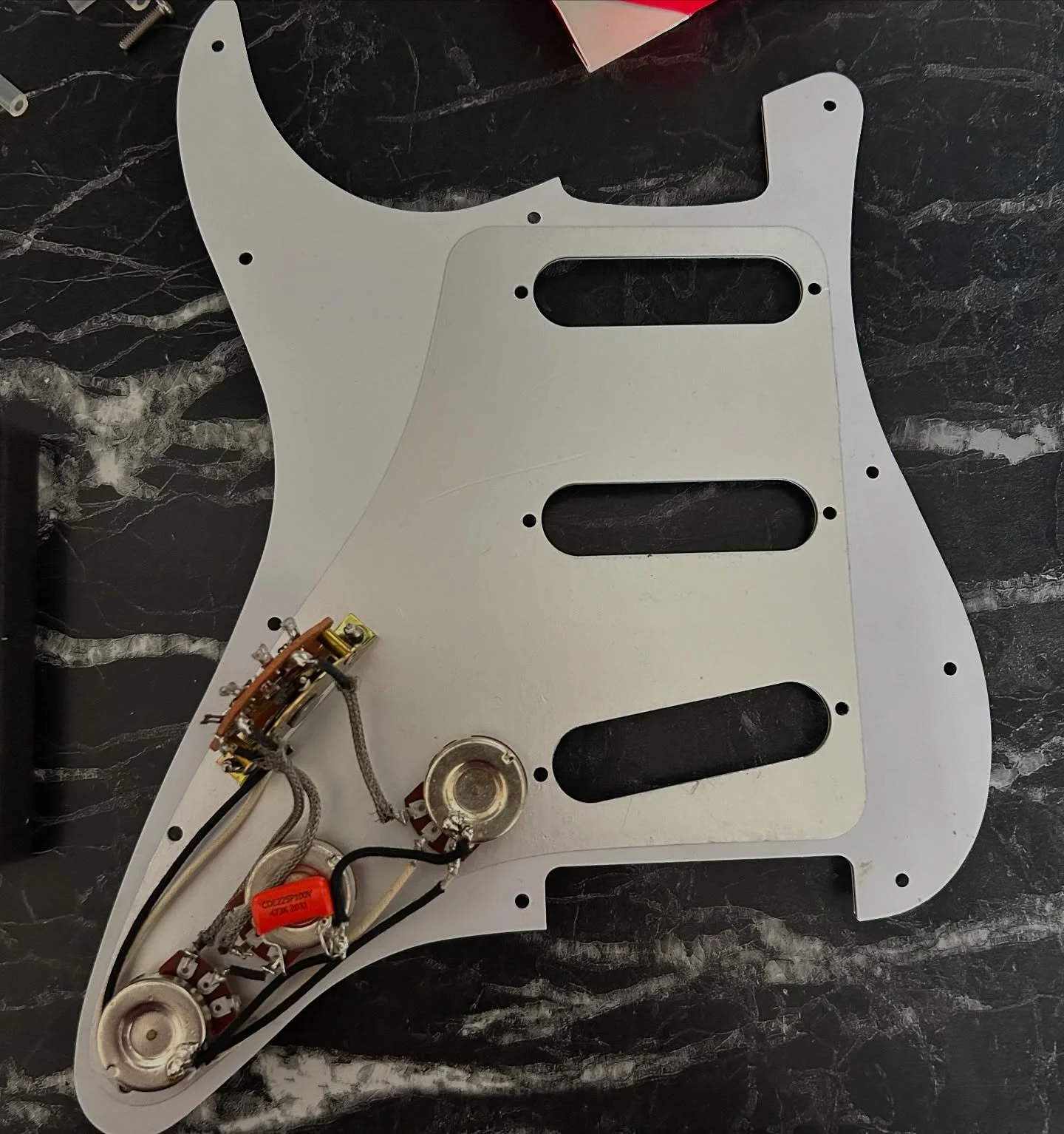 The BEST Stratocaster tone I have EVER been able to produce!!! Man! I LOVE these pickups! Cuts through any mix.  Eric Clapton and Keith Scott tones all at my fingertips&hellip; Some sound samples to come&hellip;

#lacesensor #gold #pickups #stratocas