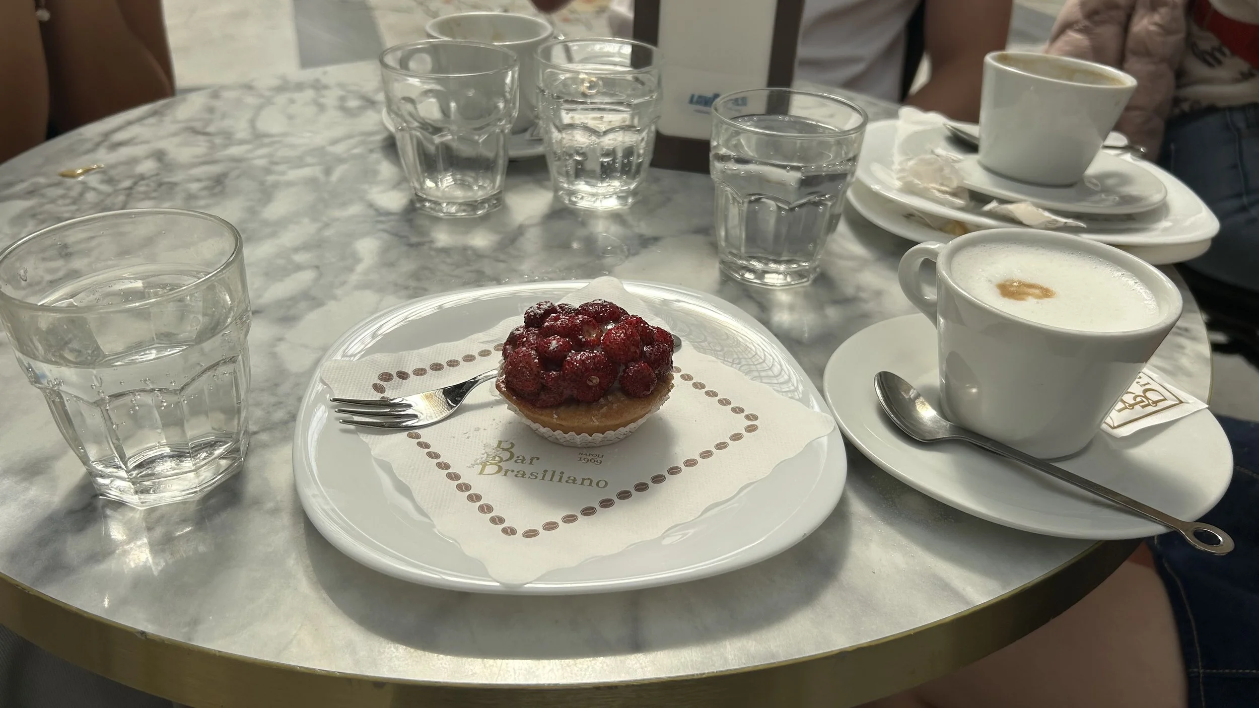 Bar Draslliano pastry and cappuccino, Naples Italy