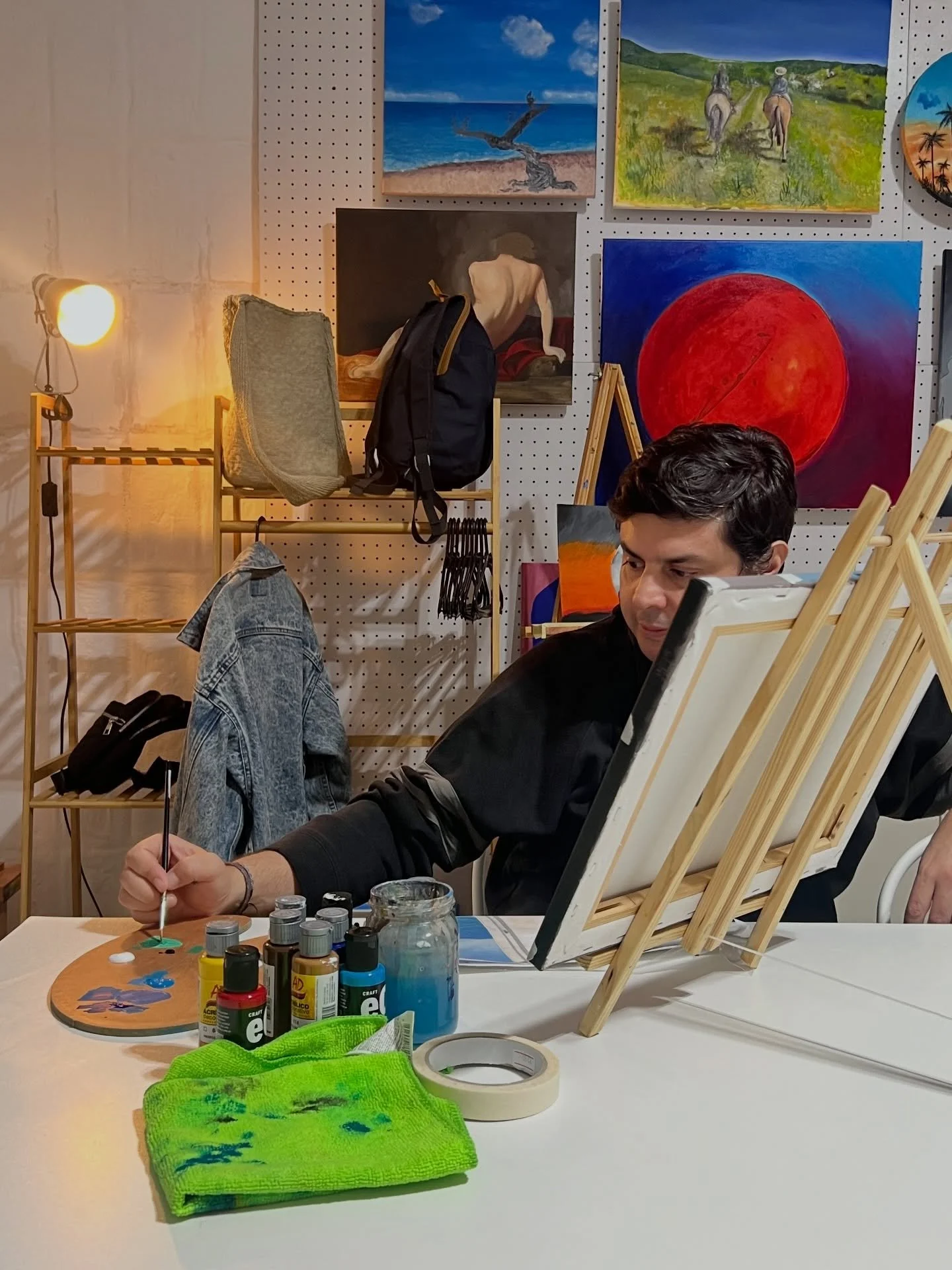 Esta semana, en el @atelier.lumaral 🎨

Ac&aacute; no venimos a hacer todo perfecto. Venimos a probar, divertirnos y encontrar cosas que no sab&iacute;amos que pod&iacute;an salir.

&iquest;Quer&eacute;s sumarte? Tenemos inscripciones abiertas 💖 man