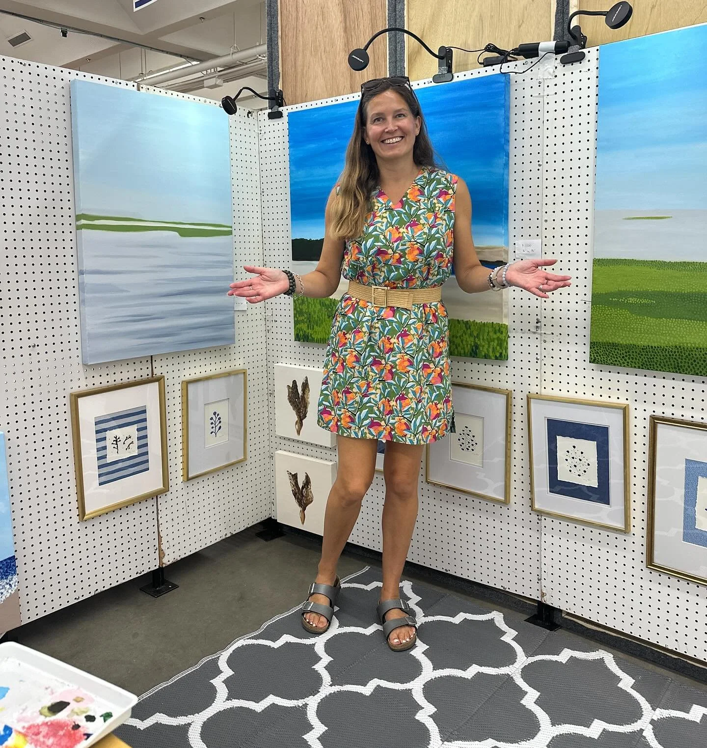Day 3 at @scottantiquemarkets and I&rsquo;m still smiling. Come on down and check it out. There are so many cool vendors. 

Dress: @kmmcollective 

#atlantaartist #scottantiquemarket #coastalart #paintingsforyourbeachhouse