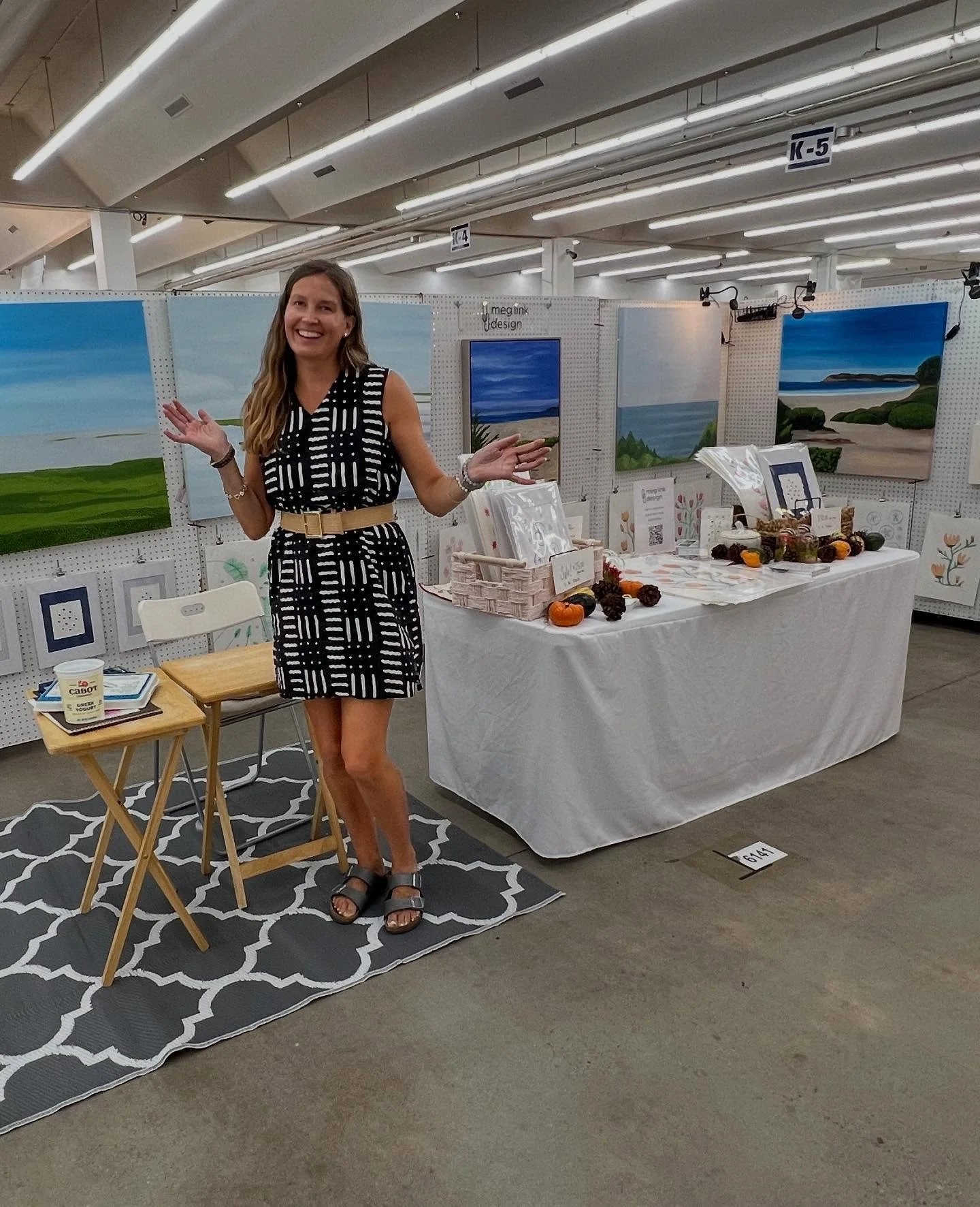 It&rsquo;s a beautiful weekend for shopping at @scottantiquemarkets! There are so many great vendors. Come down to my booth in section k6 of the south building and check out my new fall florals 🌼

Also! I love my @kmmcollective dress designed by my 