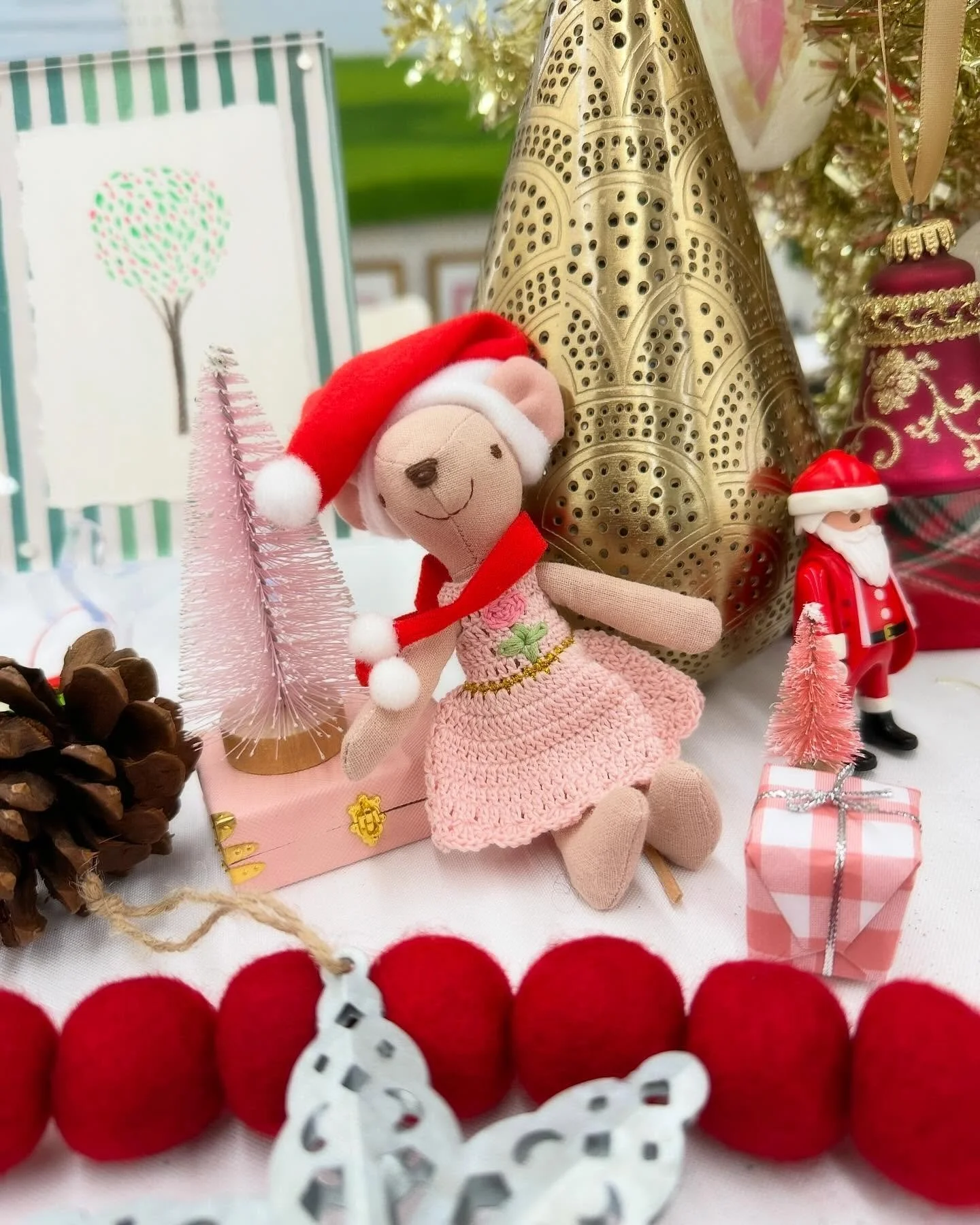 It&rsquo;s that time of the month! 🎄Join me and Miss Mouse at @scottantiquemarkets for a little holiday shopping. 

I have a curated collection of vintage ornaments and art. I&rsquo;m in section K 6 in the South Building.

Also follow my friend @bun