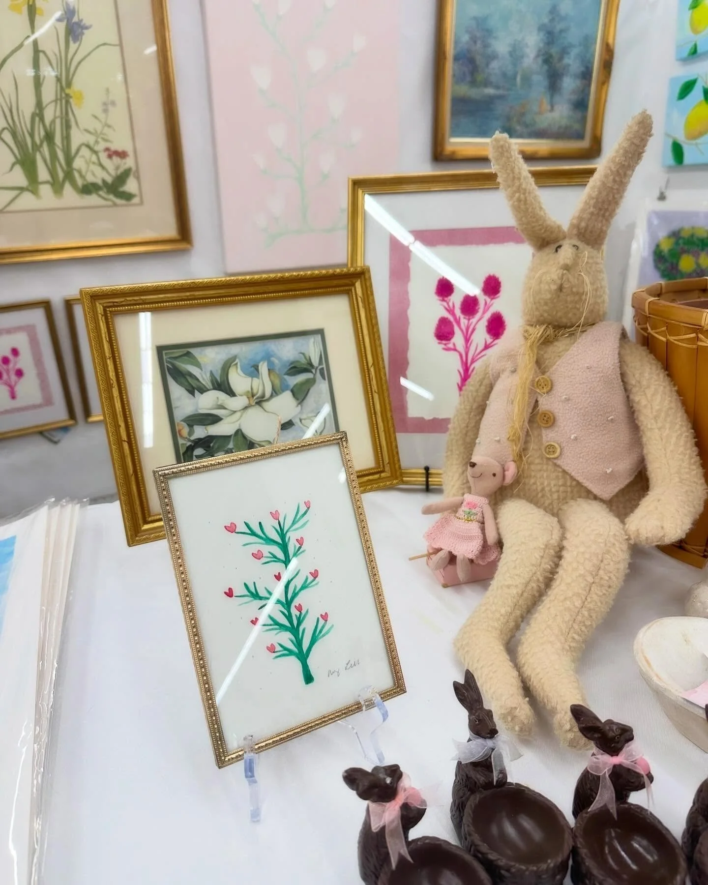 It&rsquo;s my favorite time of the month! Come by @scottantiquemarkets South Building! I&rsquo;m in section k6 until Sunday featuring a beautiful collection of botanicals. 💐 Perfect for spring and Valentine&rsquo;s Day.

#atlantaart #scottantiquemar