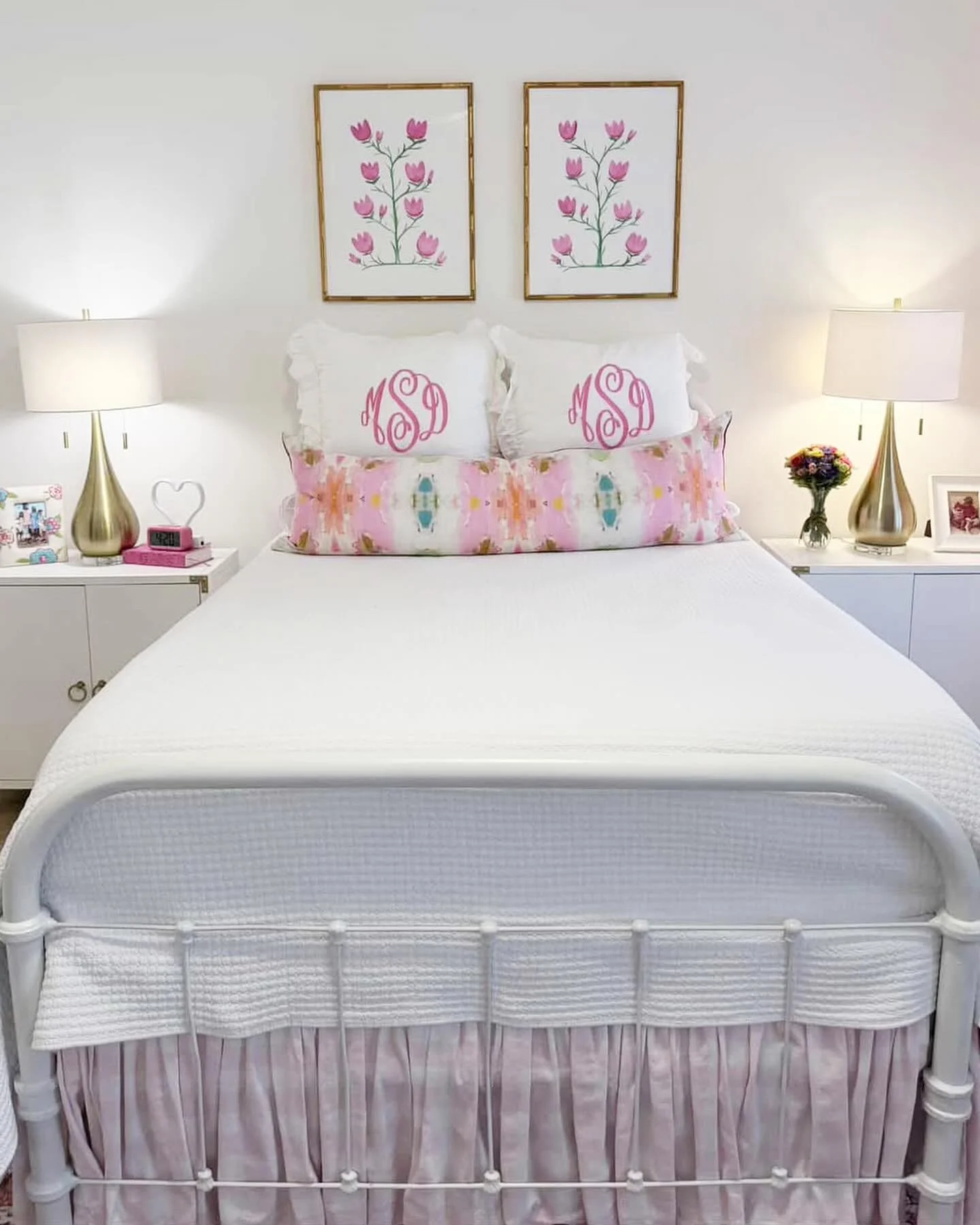 I love seeing my artwork on my collector&rsquo;s walls. Look how darling this beautiful bedroom is. It belongs to an amazing young lady that I had the pleasure of meeting at Scott&rsquo;s Antique Market in February. 

I will have a new set of 18&rdqu