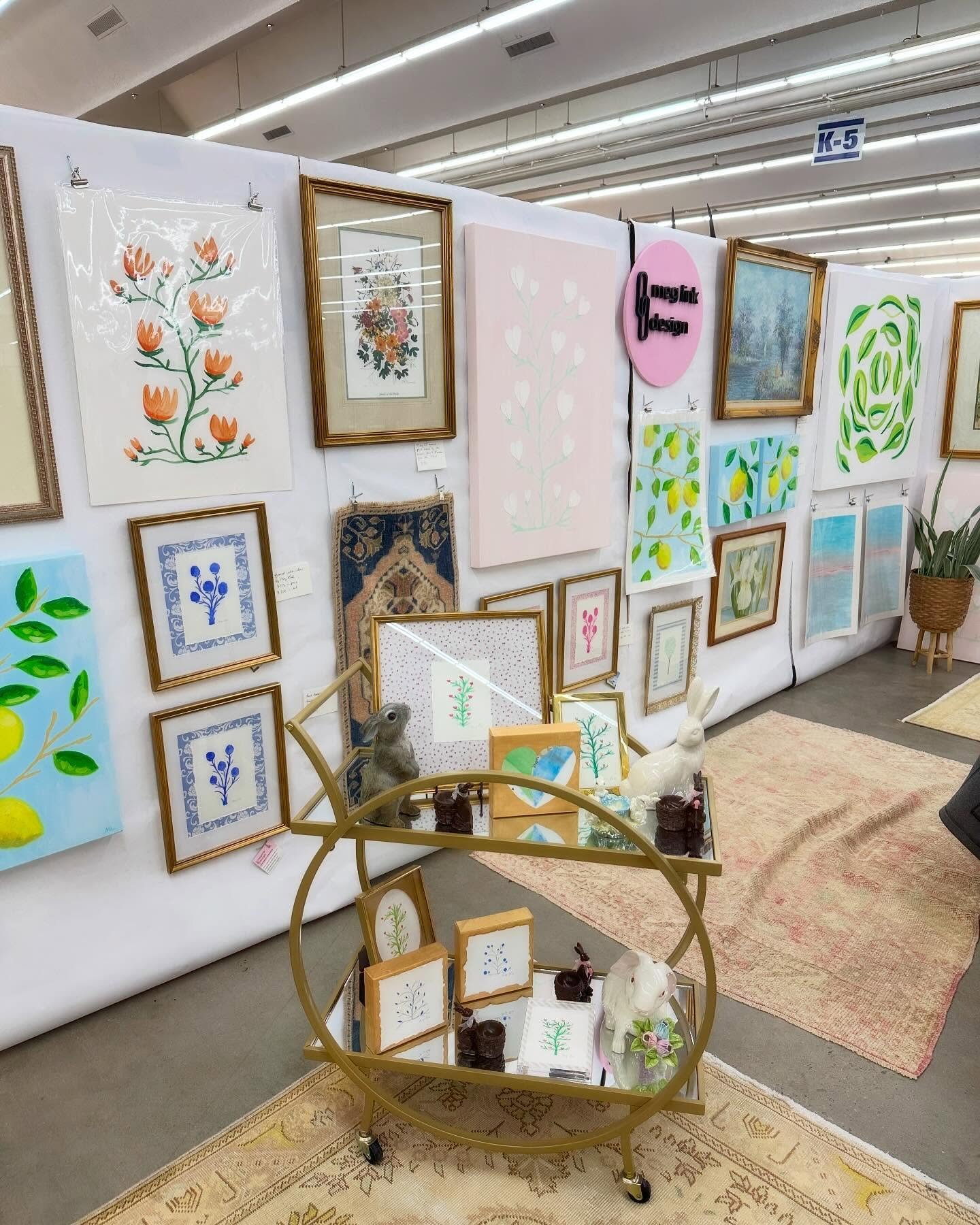 Just another day at @scottantiquemarkets. Come visit me in the South Building, section k6.

Spring is in the air and florals are on the walls. 💐

#atlantaart