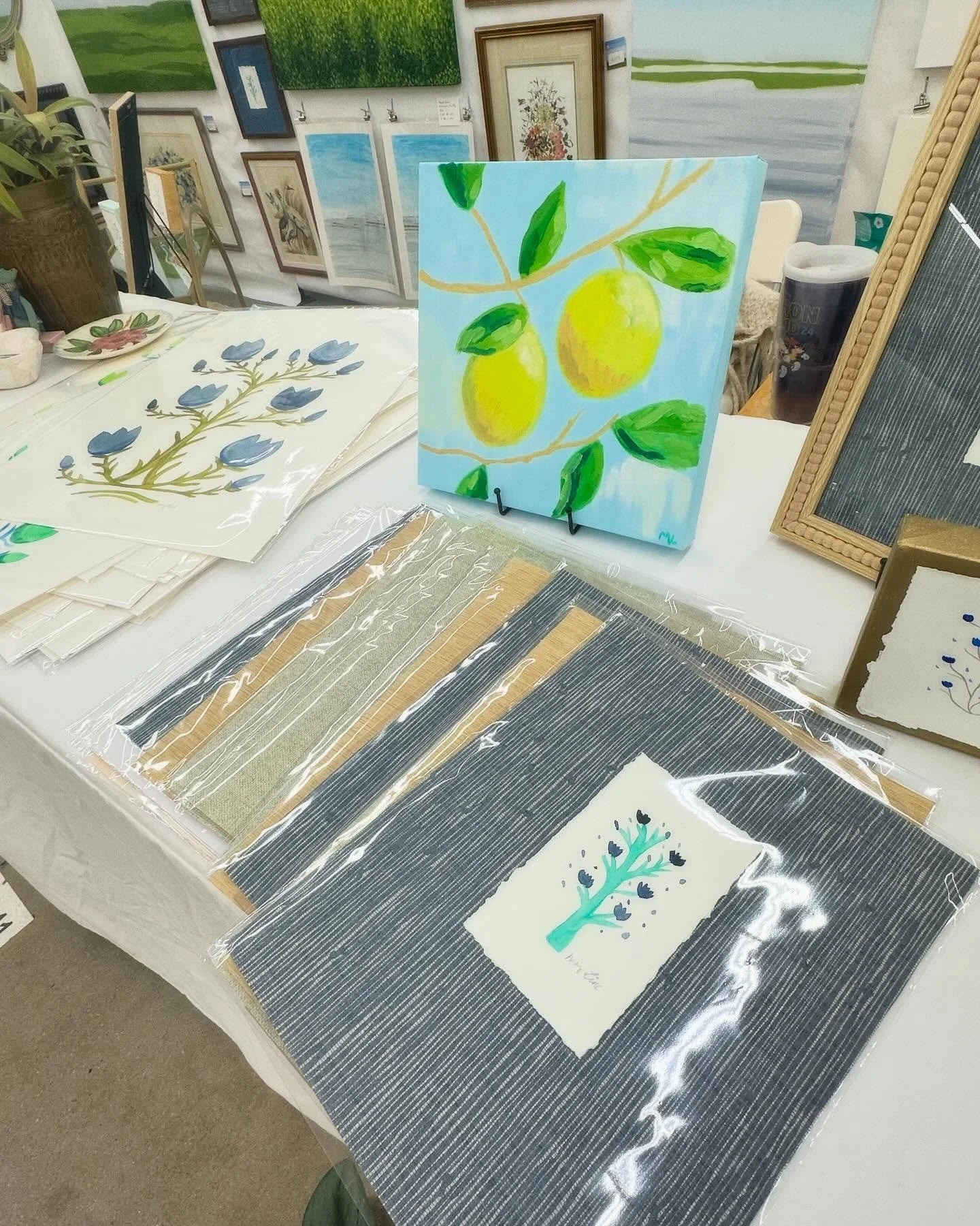 Come down to @scottantiquemarkets this weekend for a little shopping! I have a great collection of florals to brighten up your space. 💐

Blues, greens, or pinks. I have you covered. 

#atlanahomedecor

📍Section K6 South Building 

#springflorals