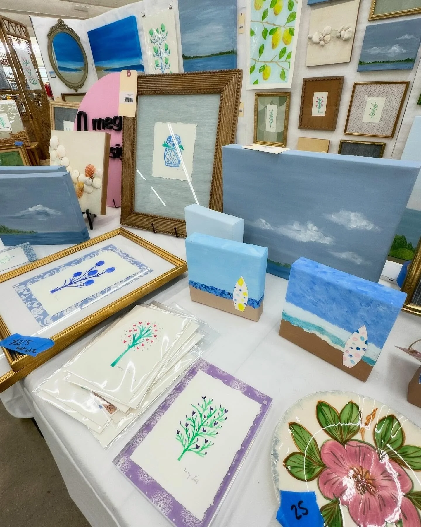Another great weekend at @scottantiquemarkets. I&rsquo;m here until Sunday. Stop by section K6 of the South Building and say hi. 

This month I&rsquo;m featuring seascapes, whimsical watercolors and some of the amazing art I&rsquo;ve collected at est