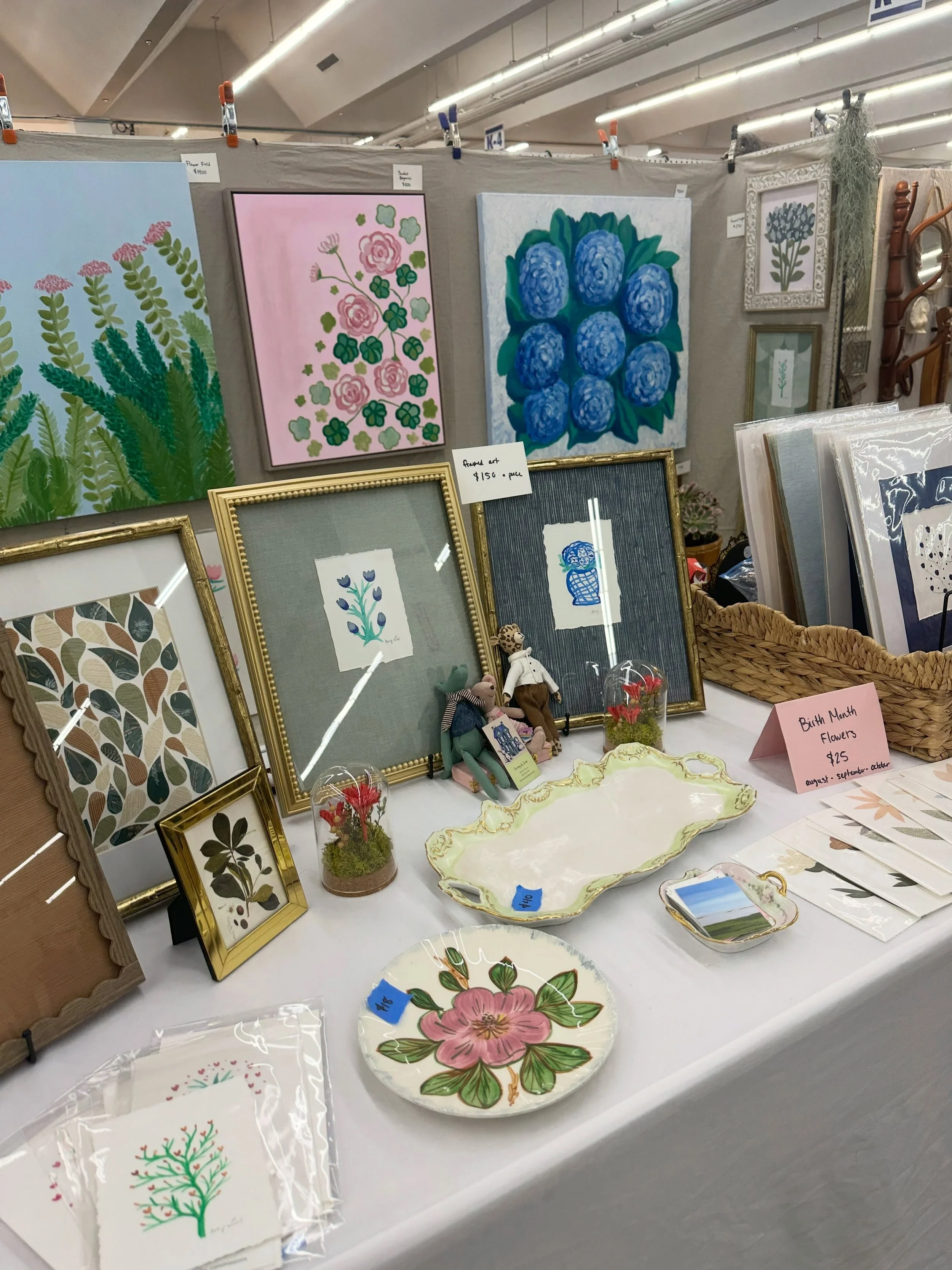 Come down to @scottantiquemarkets this weekend. Miss Mouse and Alle Gator met a new friend at @bunnyandjune2. Scroll through to meet Terry Bear. 

We will be here until Sunday afternoon. 💕 South  building section k6.