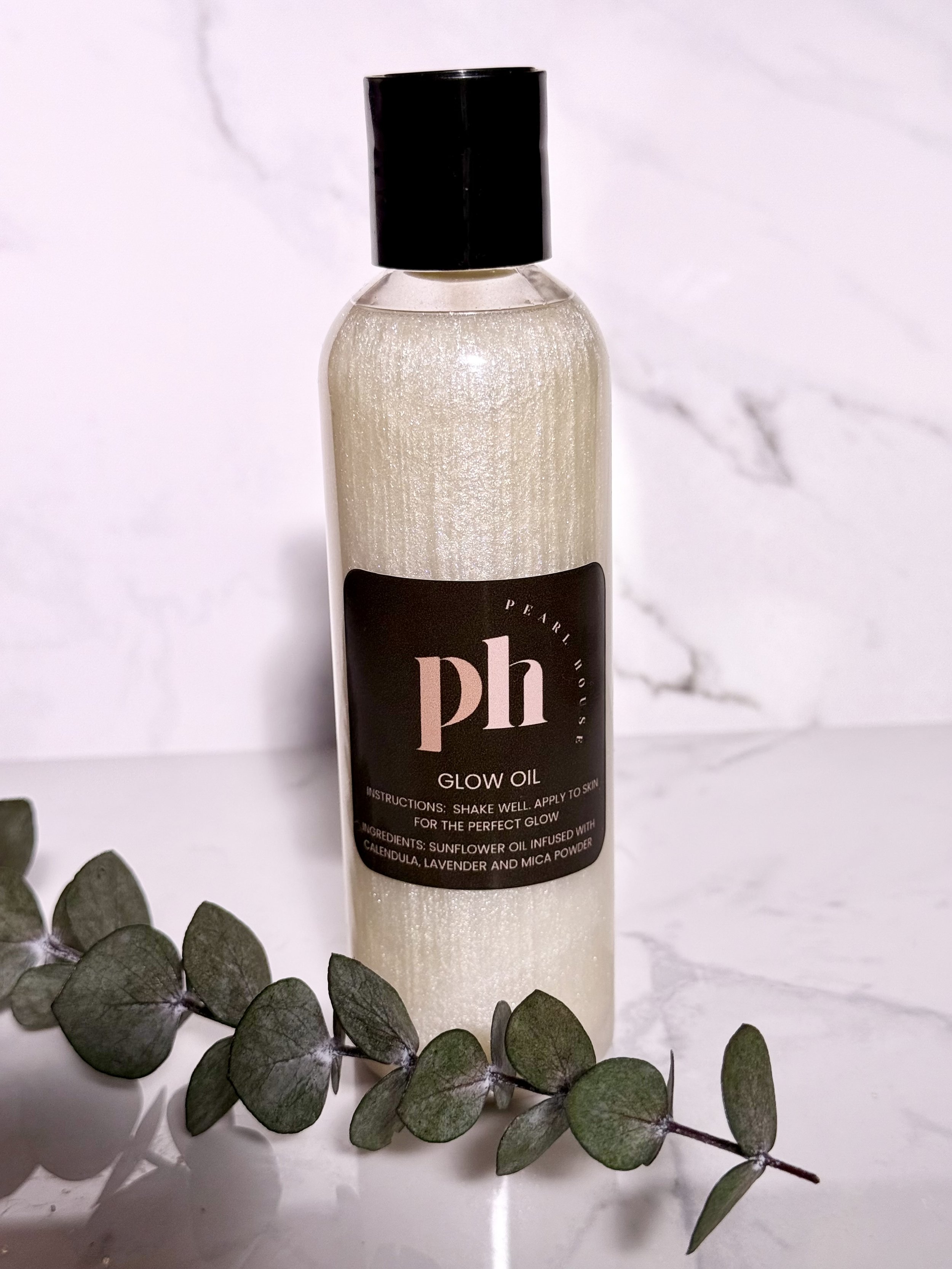 Shimmer body oil with natural mica powder. great on all skin types. Made with sunflower oil