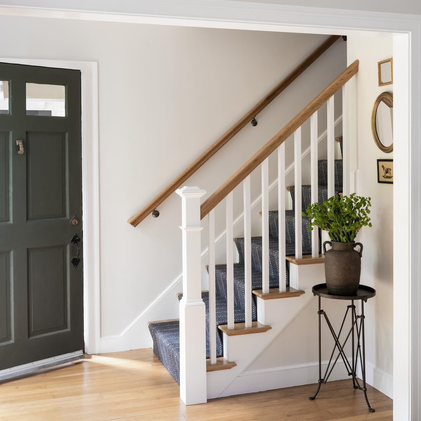 It&rsquo;s an open all the doors kind of afternoon! ☀️

Interior Design: @jessiesheehaninteriors 
Contractor: @howlandcompanyinc 
Photography: @tamara_flanagan_photo 

#feelslikespring #foyer #livingroom #sherbornma #jessiesheehaninteriors