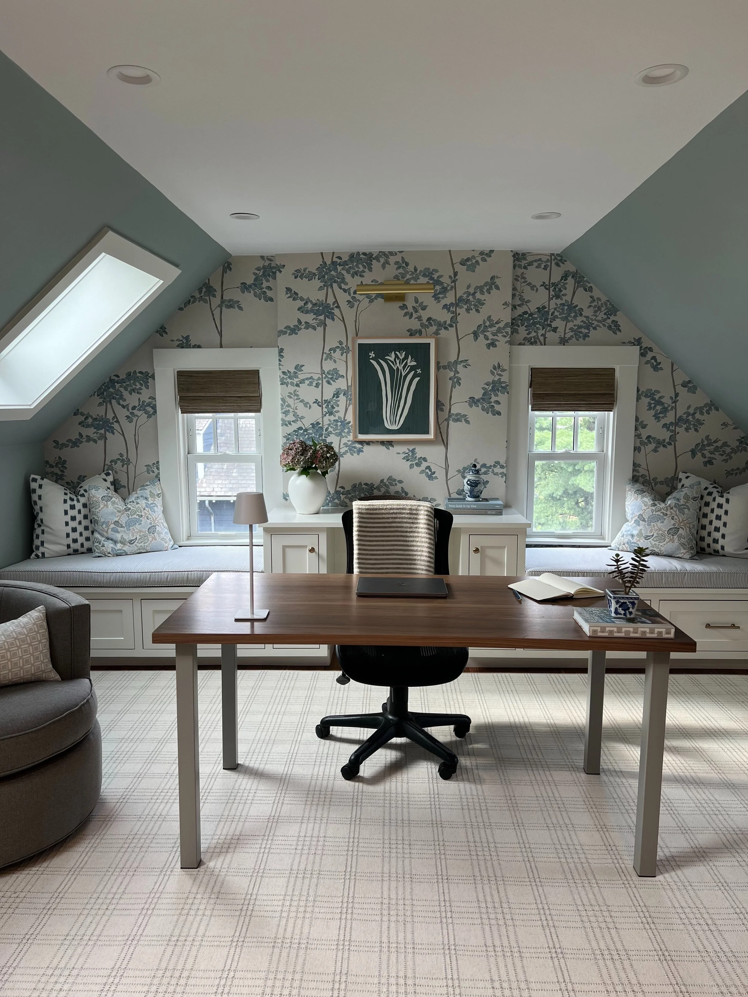 Thrilled to see our Waban project featured in the @bostonglobe on how my smart and savvy client used AI to help make some wallpaper decisions for her home office. Check out the article on @boston and look for it in Sunday&rsquo;s paper. 

Interior De