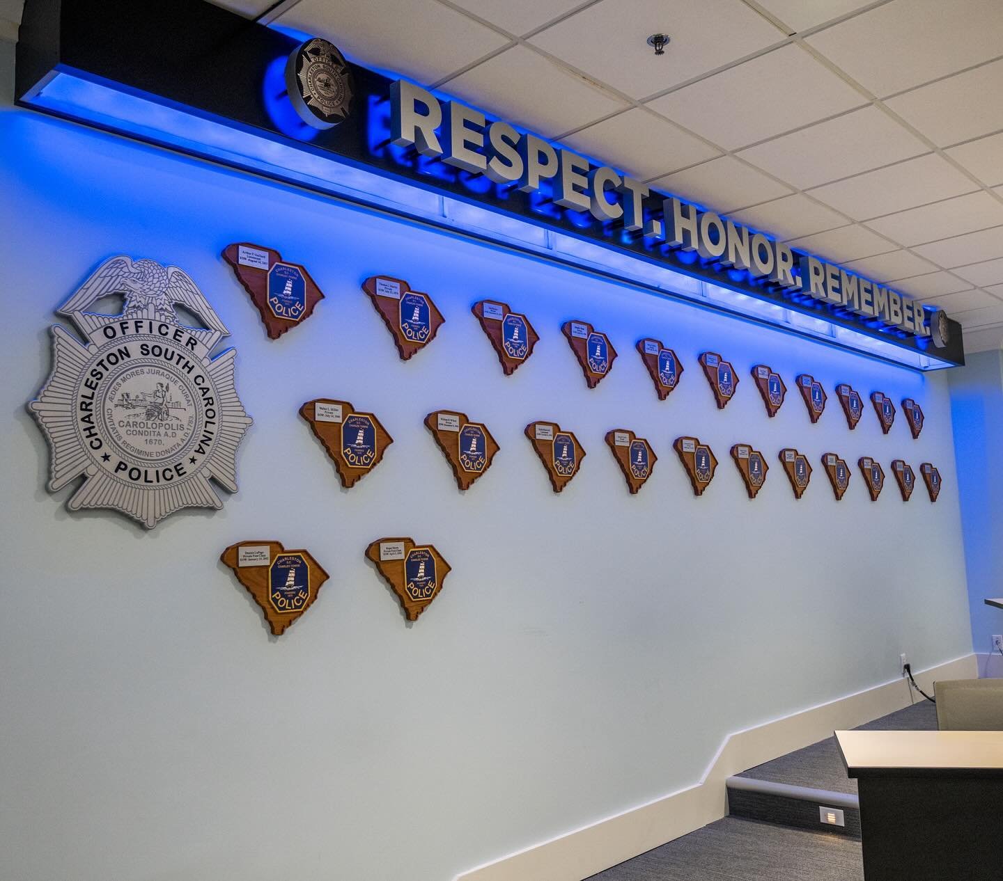 👮 During National Police Week, we honor and remember the bravery and sacrifice of police officers who have lost their lives in the line of duty. 

With your support, the LENS Foundation commissioned this&nbsp;memorial wall at the @charlestonpolicede