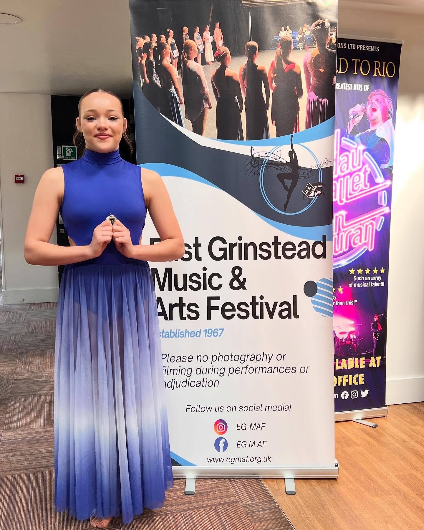 Brilliant result for Ella with her lyrical solo at East Grinstead festival!
🥈& Qualified with Honours mark for All England regionals
Thank you to @anyamercer for the choreography 💕
Congratulations @ellamayakua 🌟
@eg_maf
@allenglanddance