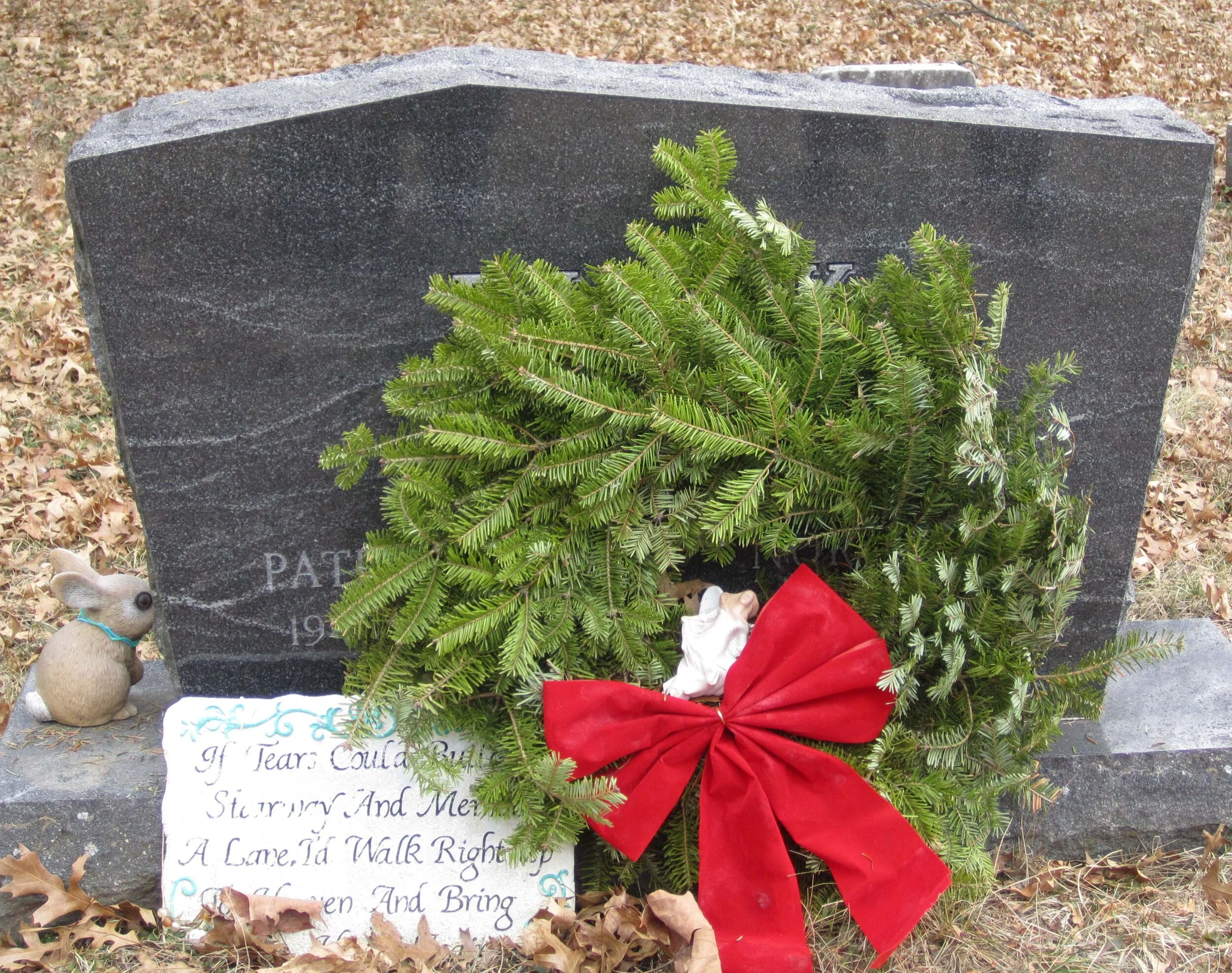 Xmas grave wreath.jpg