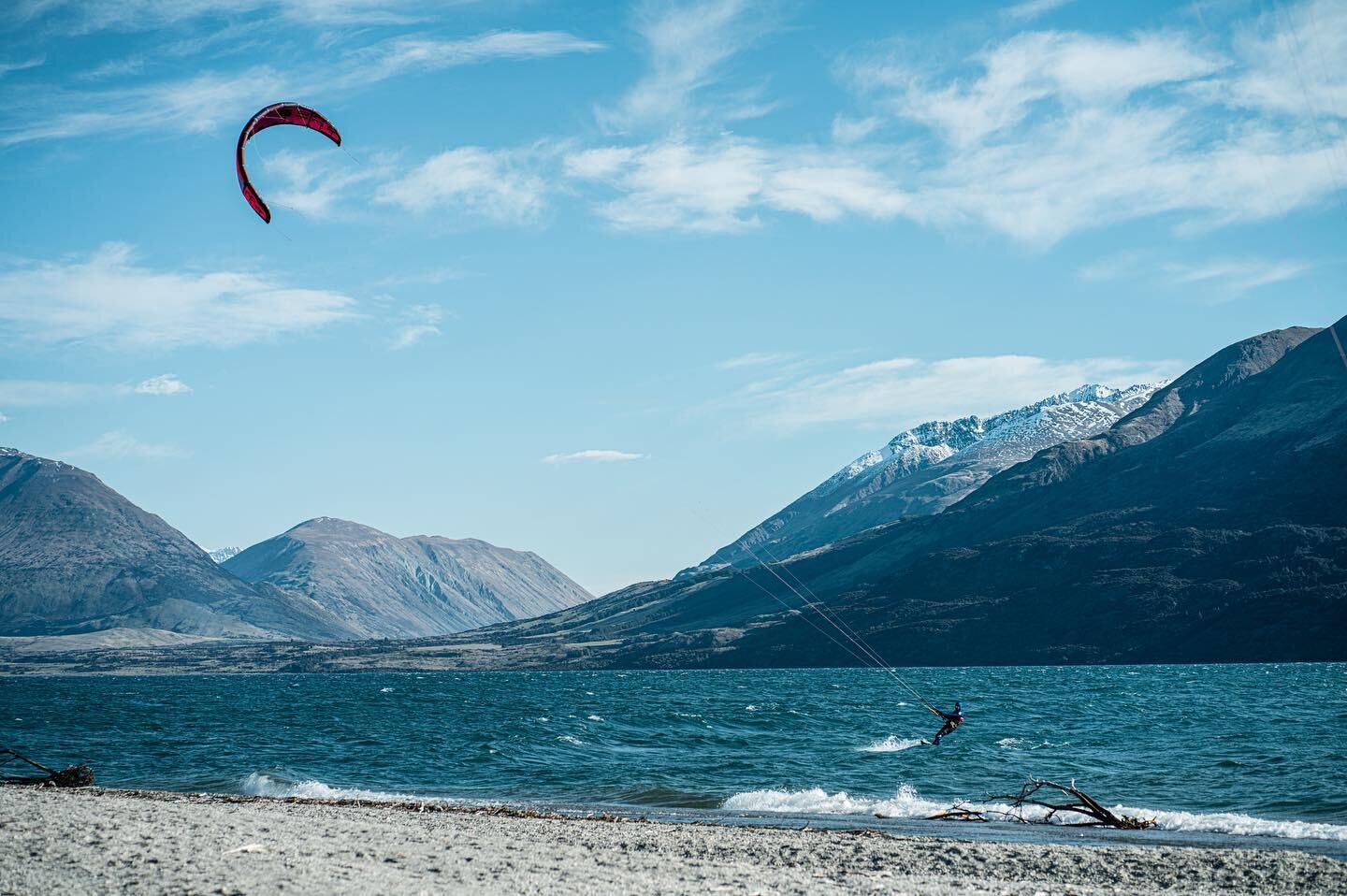 Some epic kite surfing on Lake Wakatipu.
.
.
.
.
.
.
#lakewakatipu #queenstown @queenstownnz @glenorchynz #glenorchy @purenewzealand #watersports #kitesurfing #wind #outdoors #thegreatoutdoors #newzealand #mountains #landscapephotography @landscape_p